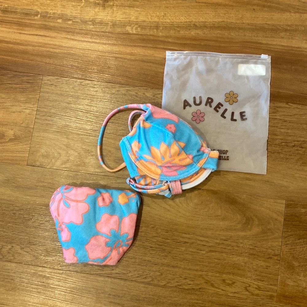 Medium Aurelle swimsuit! Never worn.